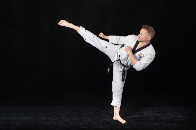 Roundhouse kick demonstration